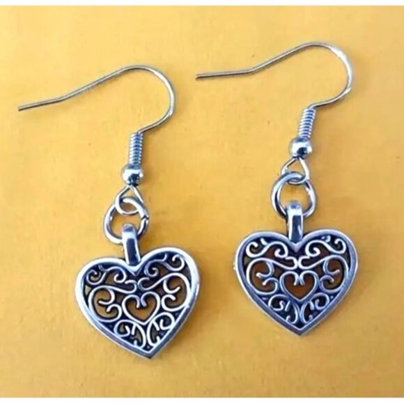 Heart Shaped Filigree Drop Earrings 1.7cm/0.67in Size Silver Tone Lightweight‎ & - Picture 2 of 3